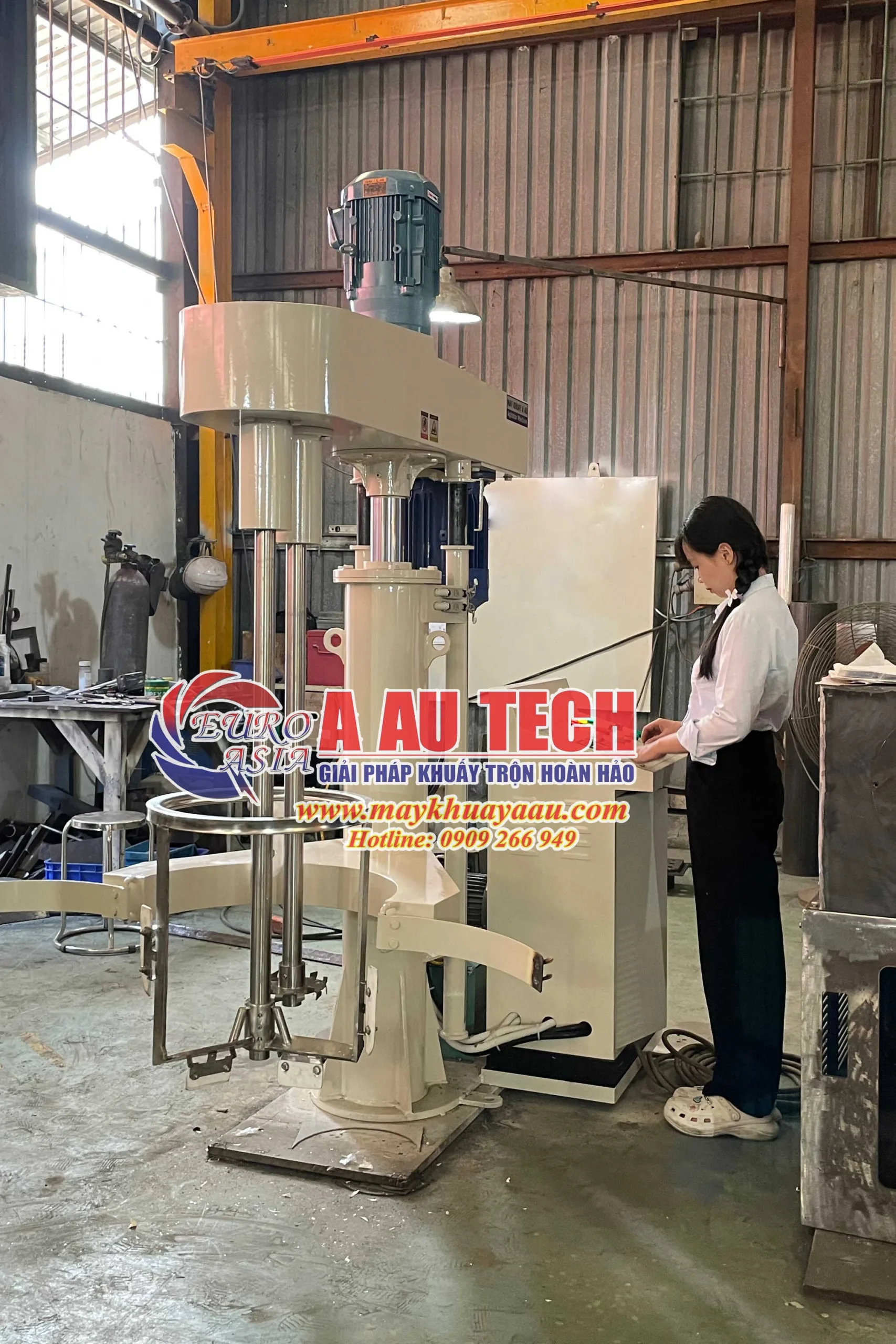 14-2-scaled-1 Quy trình lắc sơn chuyên nghiệp giúp màu sắc đồng nhất và màng sơn mịn đẹp