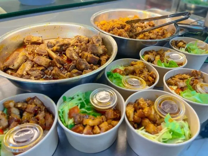 Sự đa dạng của ẩm thực tại Chợ Khâm Thiên từ món truyền thống đến hiện đại