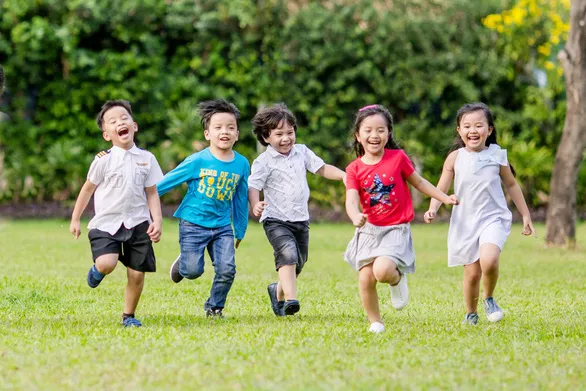 ba-me-da-biet-bi-kip-giup-be-khoe-manh-trong-mua-he-nay-1-1 Sức khỏe và nụ cười của trẻ là phần thưởng lớn nhất cho sự lựa chọn đúng đắn của cha mẹ