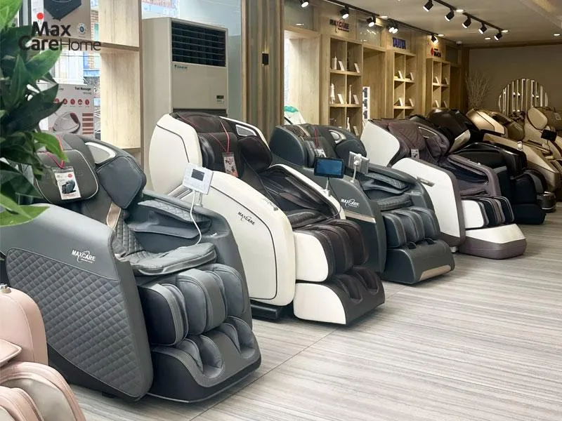 Khách hàng được trực tiếp dùng thử và cảm nhận các tính năng thông minh của ghế massage