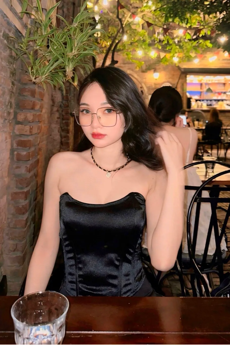 gioi-tre-vuot-100km-xep-hang-ngoai-quan-ca-phe-luc-12h-dem-chi-de-song-ao-crop-1713380559289 Những góc checkin cực chill giúp Cafe 30 Quan Nhân trở thành điểm đến yêu thích của giới trẻ