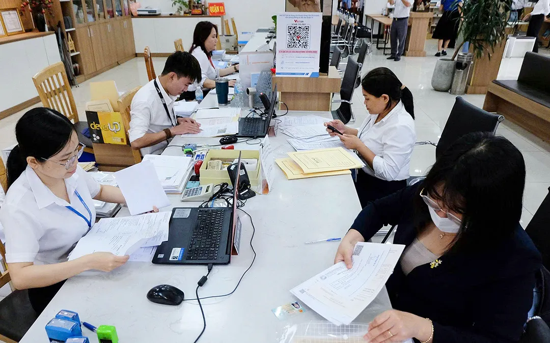 Quy trình nộp hồ sơ trực tiếp đòi hỏi sự chuẩn bị kỹ lưỡng về giấy tờ
