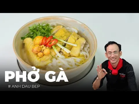 Kỹ thuật thái thịt gà điêu luyện tại các quán phở gà nổi tiếng Đống Đa