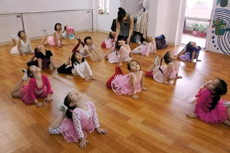 Các lớp múa truyền thống tại Đống Đa giúp học viên rèn luyện sức khỏe và sự dẻo dai