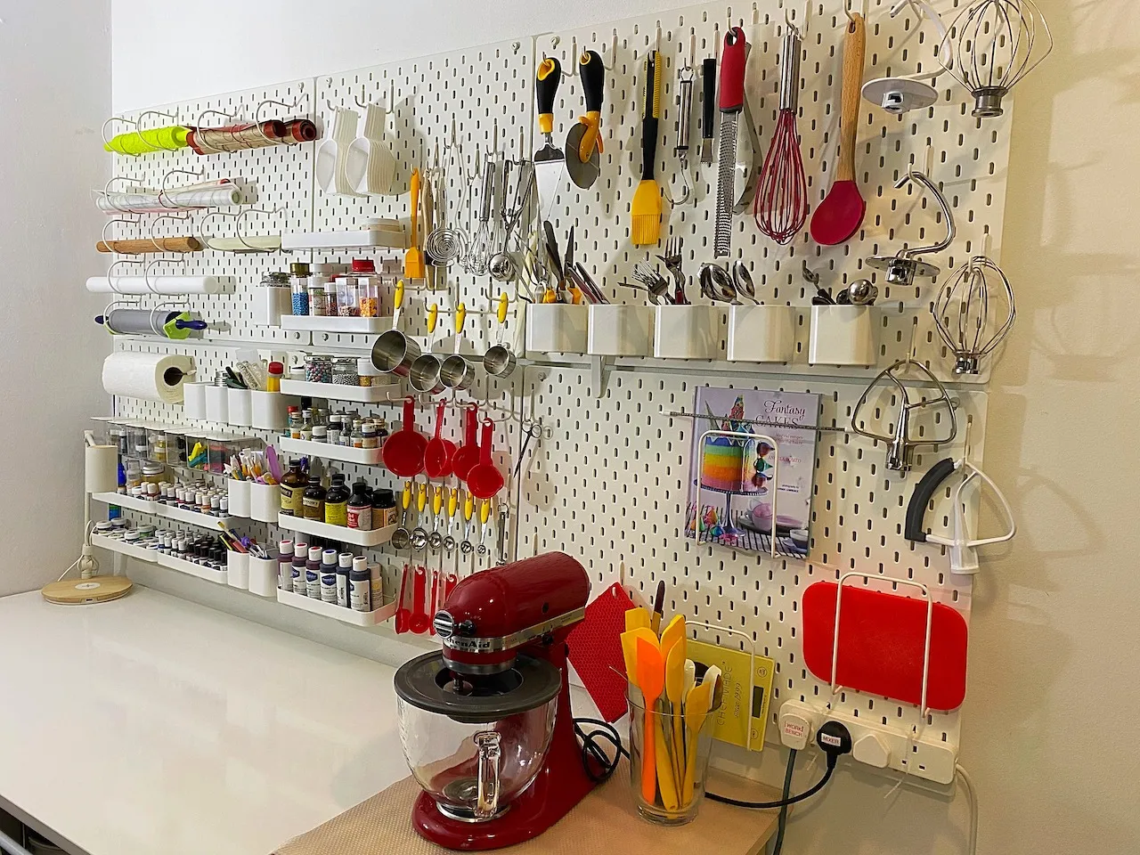 Hệ thống dụng cụ làm bánh từ cơ bản đến nâng cao được sắp xếp khoa học