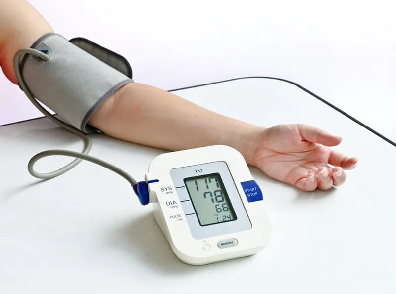may-do-huyet-ap-dien-tu-bap-tay1 Danh mục sản phẩm đa dạng từ thiết bị theo dõi đến dụng cụ phục hồi chức năng