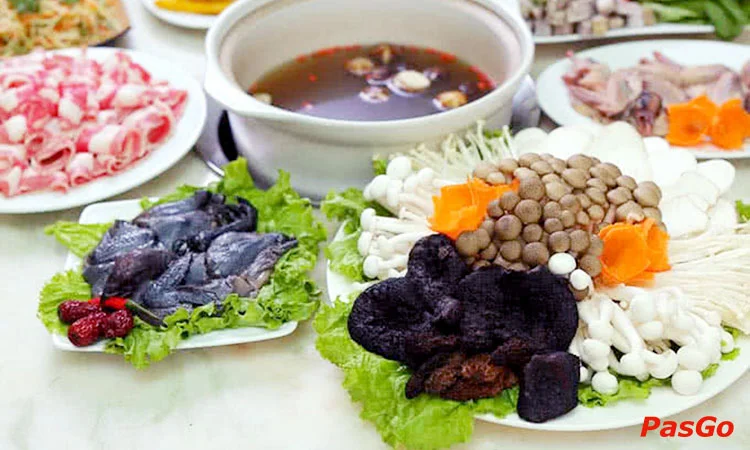 nha-hang-lau-nam-gia-khanh-ham-nghi-slide-2-normal-78971984255 Sự đa dạng của các loại nấm quý hiếm là linh hồn của bữa tiệc tại Gia Khánh