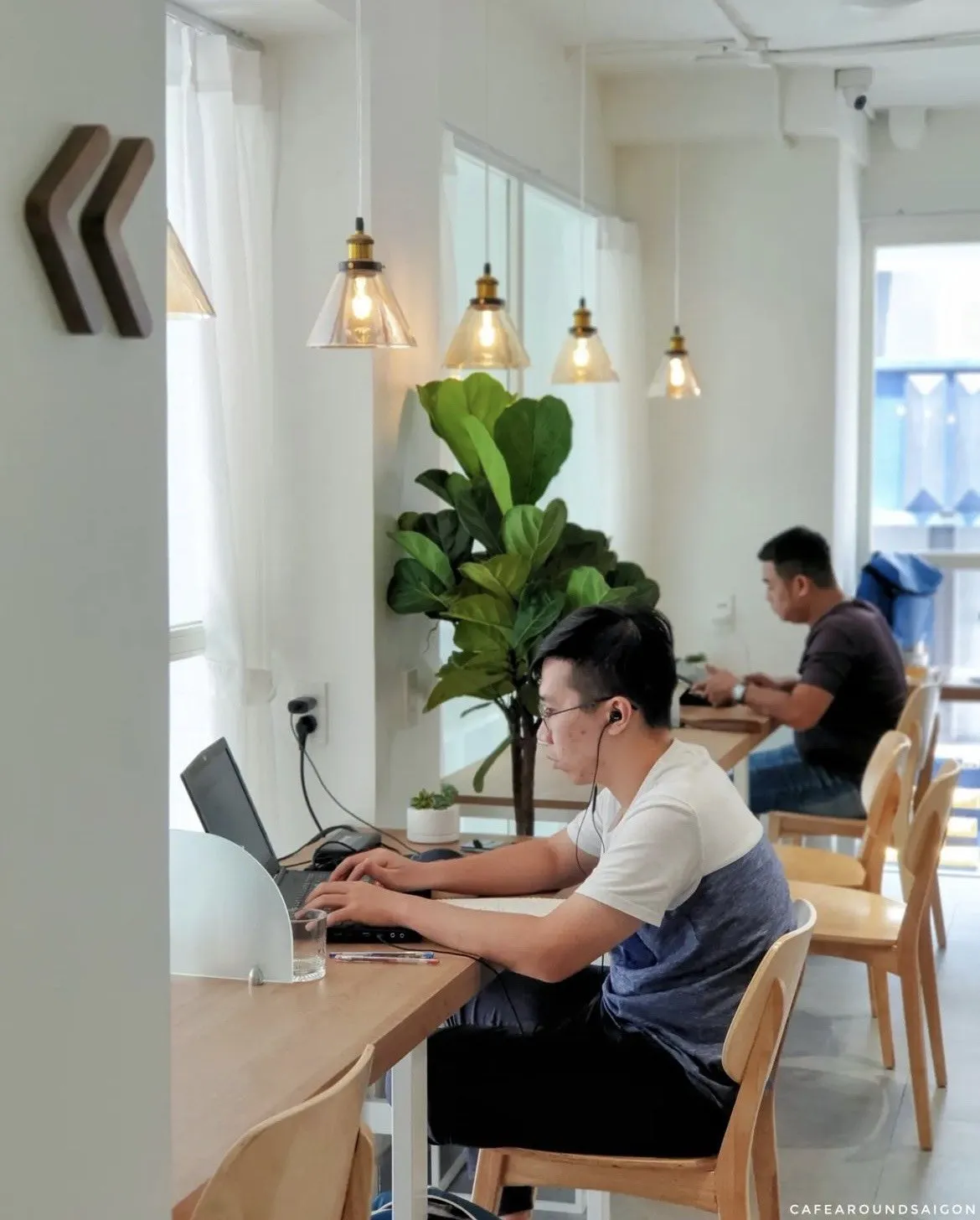 Sử dụng tai nghe là cách tôn trọng sự yên tĩnh chung của mọi người