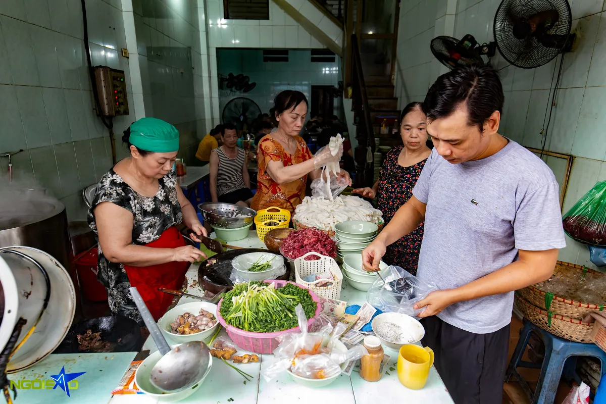 quan-pho-bo-tai-lan-492-truong-dinh-ha-noi-1-1692171221-1692956222652-1692956222816590877462 Thưởng thức bát phở nóng hổi vào buổi sáng là nét văn hóa đặc trưng của người Hà Nội