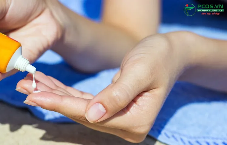 Trải nghiệm trực tiếp sản phẩm giúp người dùng da mụn chọn được kết cấu phù hợp