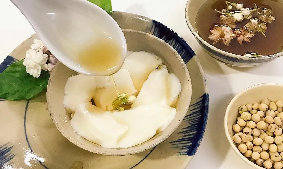 Tào phớ nước đường hoa nhài  món quà vặt giải nhiệt trứ danh tại chợ