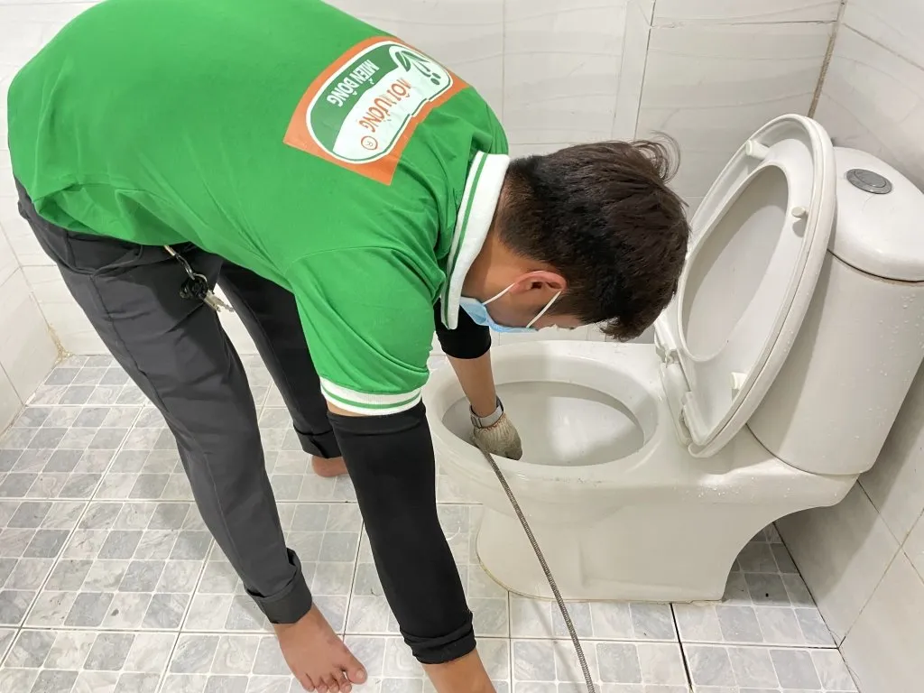Quy trình thi công bằng máy lò xo đảm bảo sạch sẽ và không đục phá