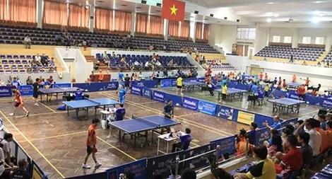 Sân cầu lông tại Nhà thi đấu Trịnh Hoài Đức với quy chuẩn thi đấu quốc tế