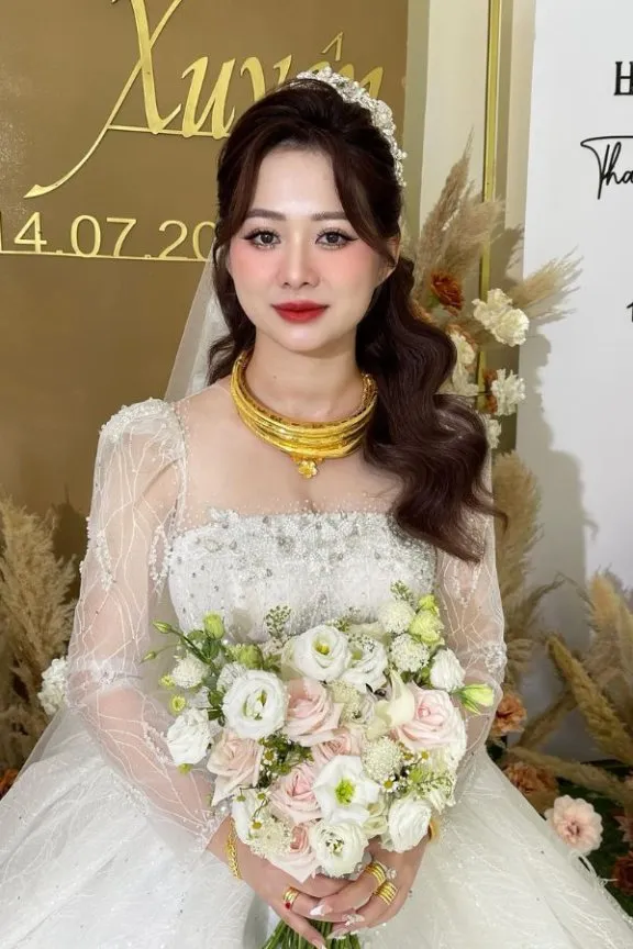 Dịch vụ trang điểm và trang phục thường đi kèm trong các gói khuyến mãi hấp dẫn
