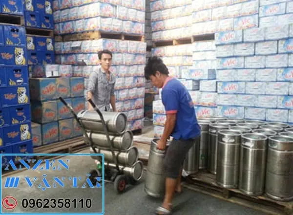 Đội ngũ vận chuyển chuyên nghiệp đảm bảo giao hàng đúng hẹn và an toàn